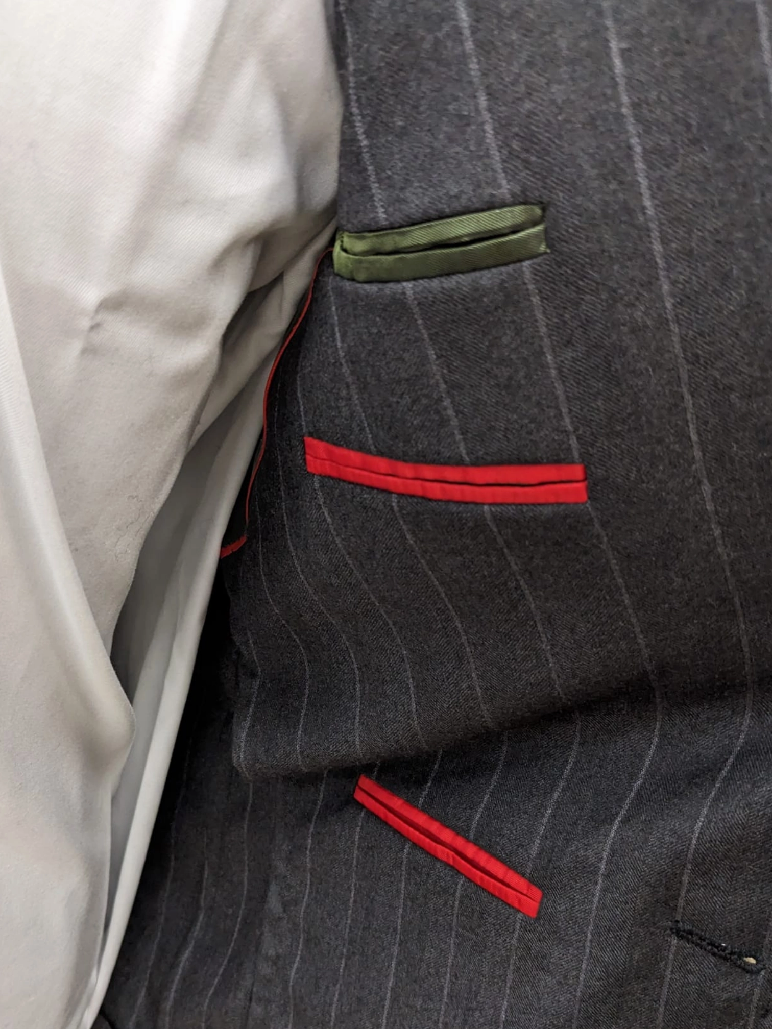 Isaia Mens Charcoal Gray Pinstriped 40S 100% Super 130s Wool 2 Piece Suit